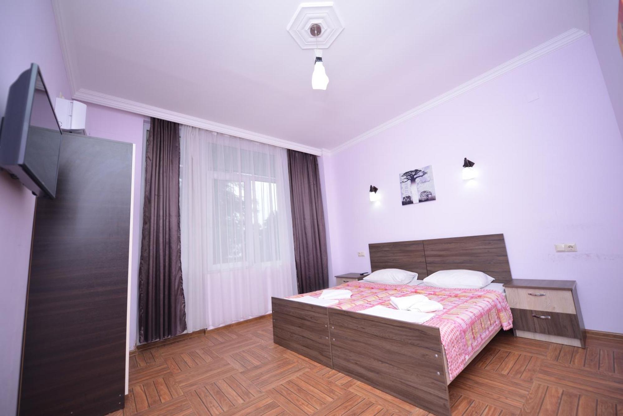 Hulus Hotel Makhindzsauri Kültér fotó