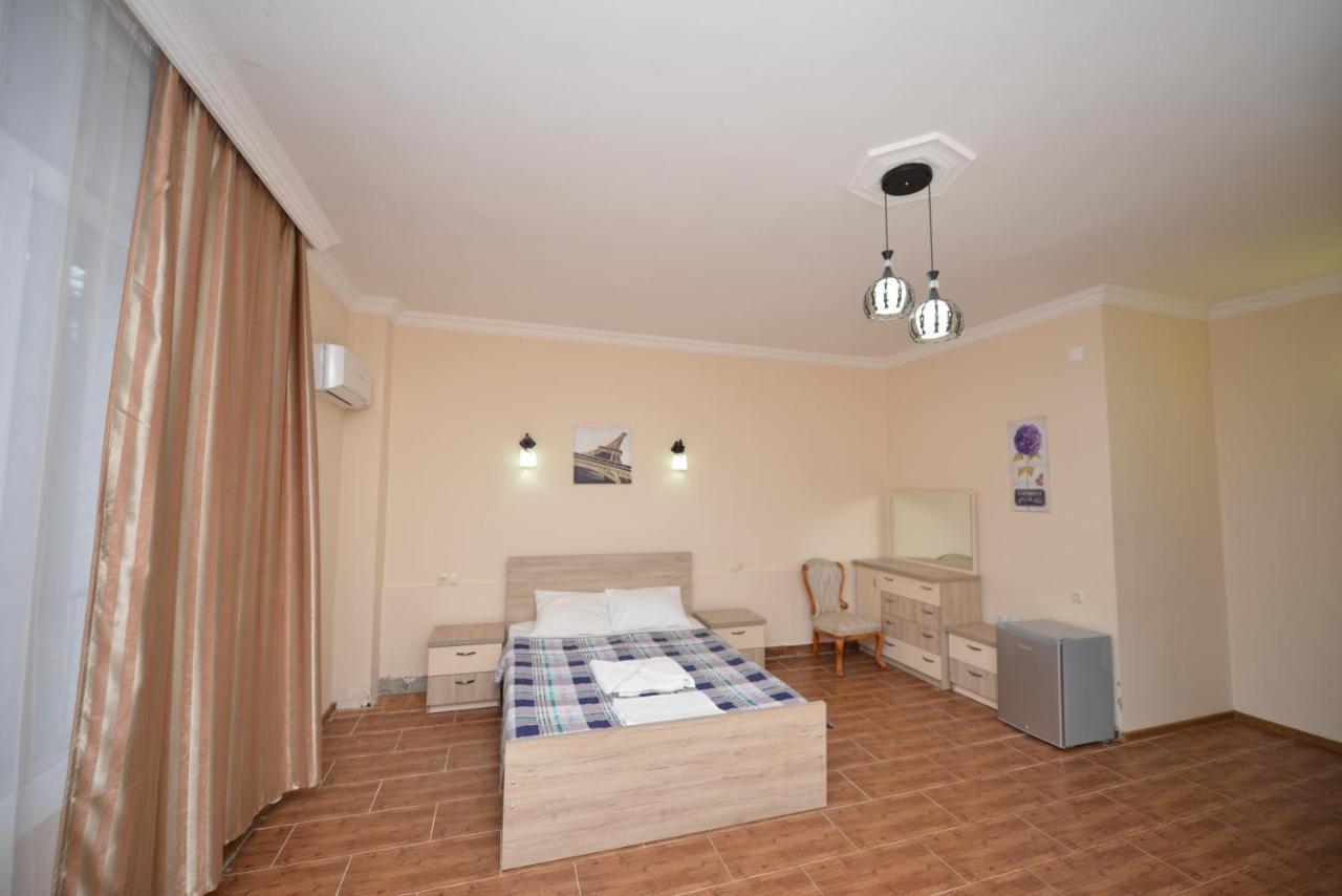 Hulus Hotel Makhindzsauri Kültér fotó
