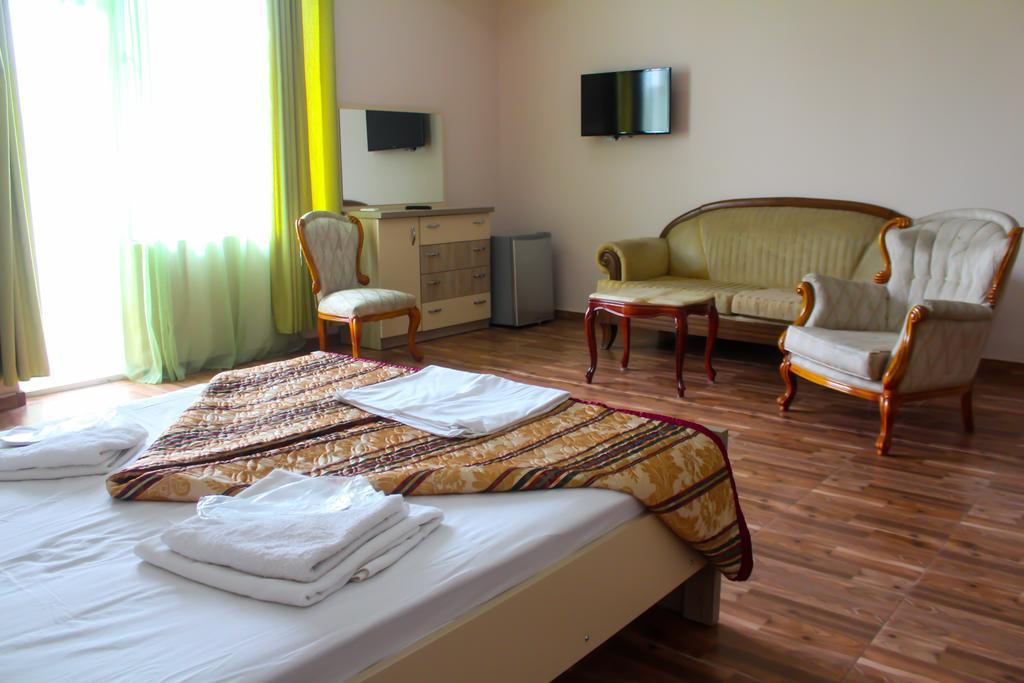 Hulus Hotel Makhindzsauri Kültér fotó