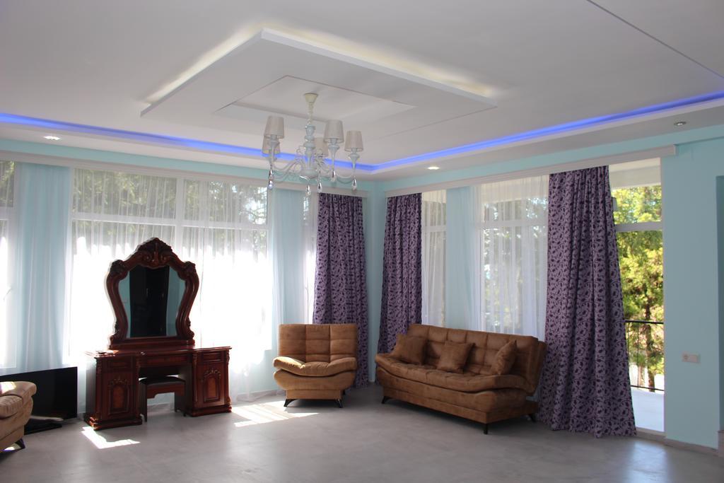 Hulus Hotel Makhindzsauri Kültér fotó